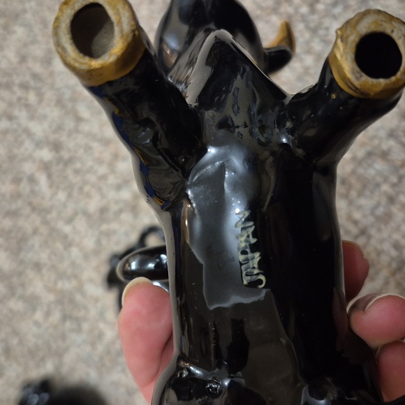 Vintage Black and Gold Ceramic Bull Figurine Salt & Pepper Shakers Made In Japan - Picture 9 of 11